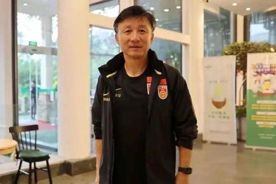 萧常乾摆摆手：说重点。